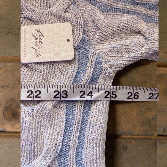 Free People Blue Cable Knit V-Neck Sweater L Coastal Cozy. NWT - Picture 4 of 8
